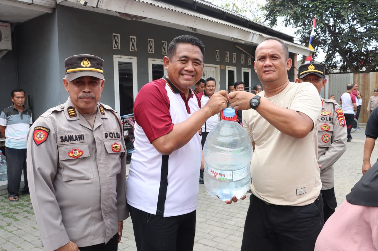 Polresta Tangerang Distribusikan Bantuan Air Bersih ke Warga Sentul Balaraja