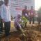Wakil Bupati Tangerang Intan Nurul Hikmah saat melakukan penanaman pohon yang digelar oleh JMSI Kabupaten Tangerang dan warga Sodong Village dalam rangka menyambut HUT RI ke 81. (khi)