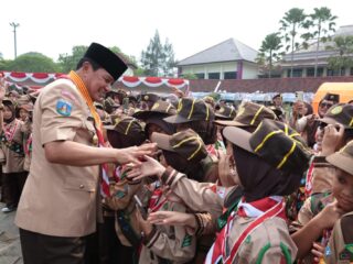 Bupati Tangerang Moch. Maesyal Rasyid dalam peringatan Hari Pramuka ke-65 tingkat Kabupaten Tangerang yang digelar di Lapangan Raden Aria Yudhanegara. (khi)