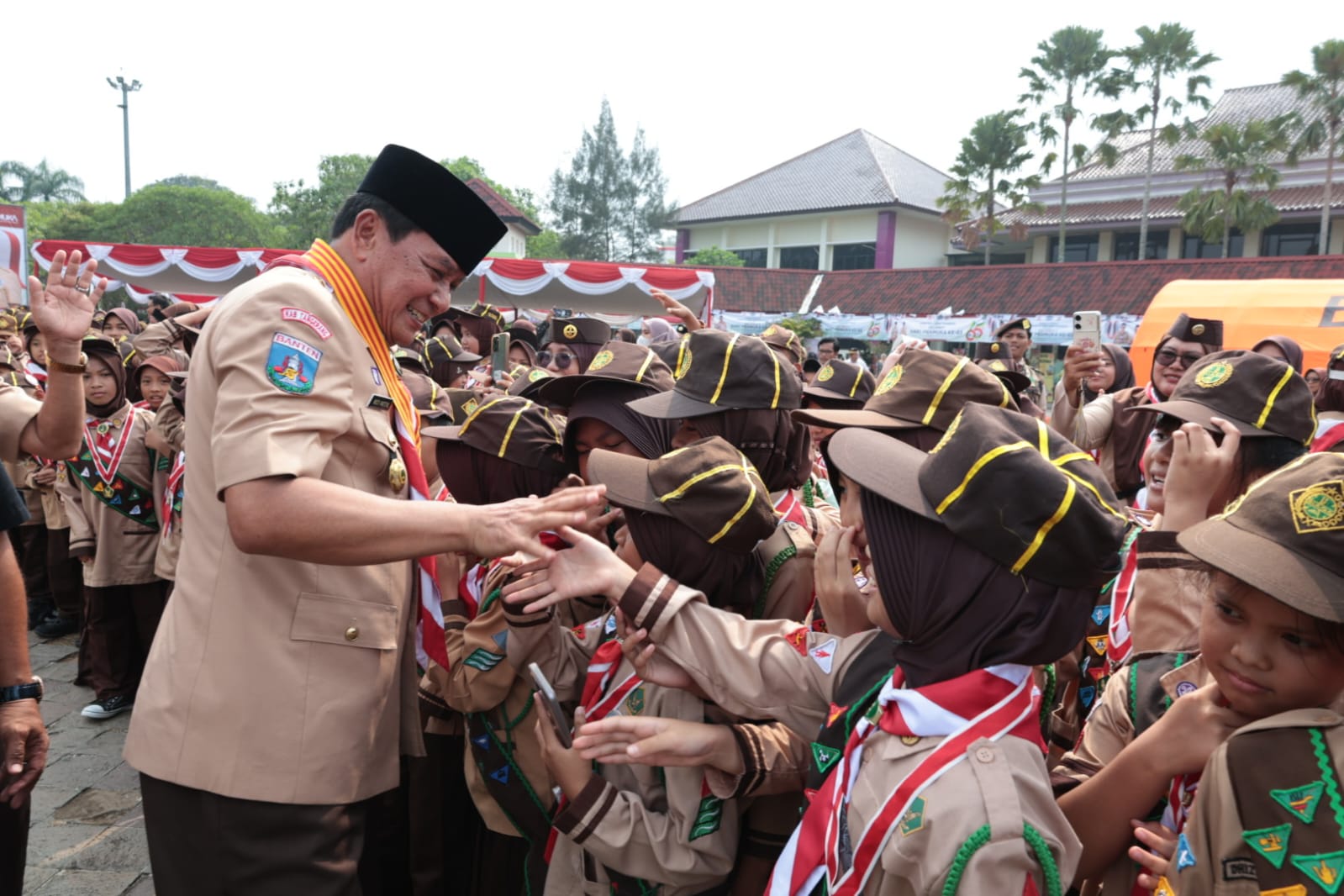 Bupati Tangerang Moch. Maesyal Rasyid dalam peringatan Hari Pramuka ke-65 tingkat Kabupaten Tangerang yang digelar di Lapangan Raden Aria Yudhanegara. (khi)