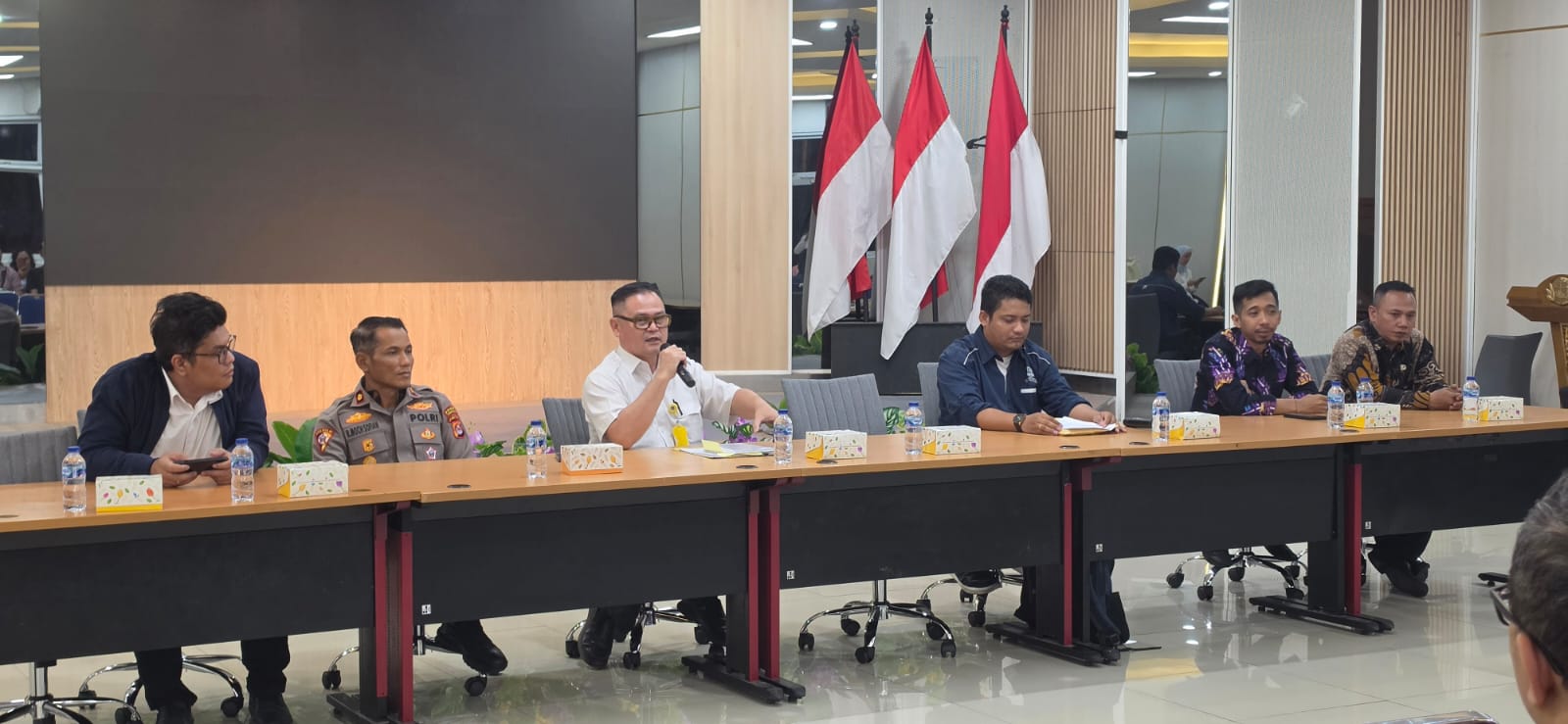 Kantor Pertanahan (Kantor BPN) Kabupaten Tangerang saat menggelar Musyawarah Penetapan Bentuk Ganti Kerugian untuk pembangunan Jalan Tol Serpong–Balaraja. (khi)
