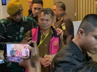 Kejari Kabupaten Tangerang menetapkan oknum kepala sekolah berinisial KG pada kasus korupsi di PKBM Indonesia Negeriku. (khi)