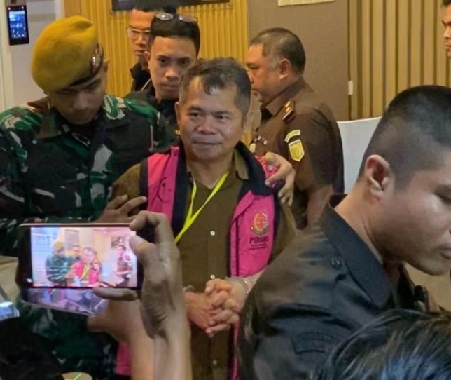Kejari Kabupaten Tangerang menetapkan oknum kepala sekolah berinisial KG pada kasus korupsi di PKBM Indonesia Negeriku. (khi)