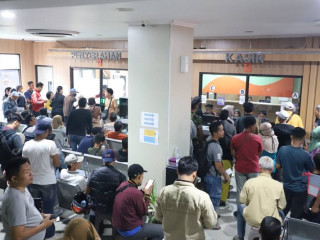 Samsat Cikokol Ramai Didatangi Warga Manfaatkan Diskon Pajak Kendaraan