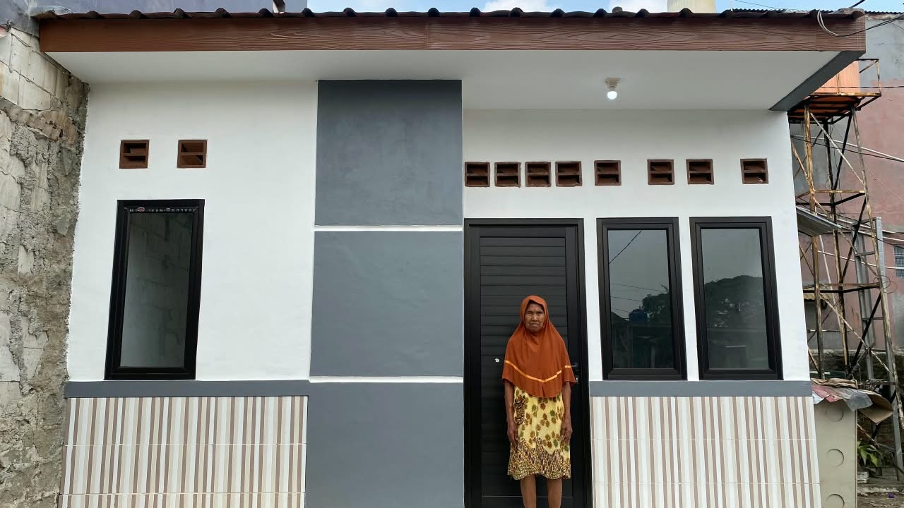 Salah satu rumah yang telah diperbaiki melalui program bantuan perbaikan rumah tidak layak huni di Tangerang Selatan. Program tersebut ditujukan untuk membantu masyarakat memiliki hunian yang lebih layak dan sehat.