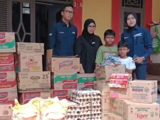 Sahroni Salurkan Bantuan untuk Keluarga Korban Pembunuhan Driver Ojol di Kosambi