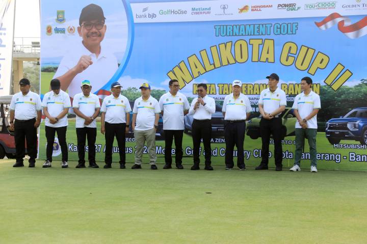 Wali Kota Tangerang H. Sachrudin bersama jajaran dan peserta membuka Turnamen Golf Wali Kota Cup II di Modern Golf and Country Club, Kota Tangerang, Kamis (27/8/2026).