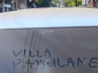 Abu vulkanik bertebaran di kendaraan milik warga Villa Pamulang, Tangsel. (ki)