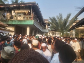 Ribuan Pelayat dan Tokoh Banten Antar Jenazah Ulama Karismatik KH. Ahmad Fudoli ke Peristirahatan Terakhir