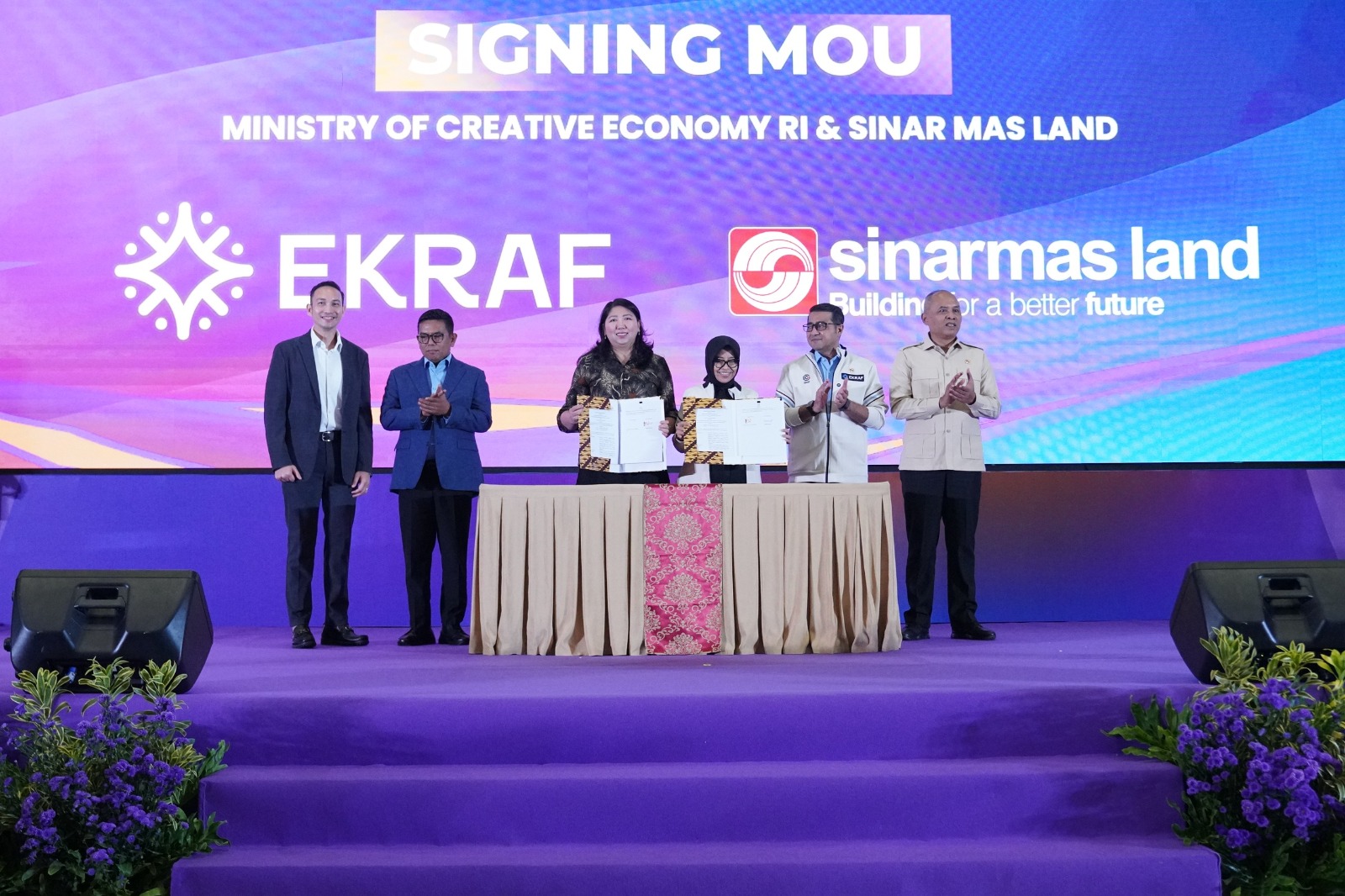 Penandatanganan Nota Kesepahaman (Memorandum of Understanding/MoU) mengenai Kolaborasi Pengembangan Ekonomi Kreatif.