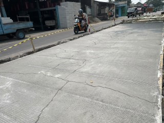 Tak Sesuai Standar, DBMSDA Kabupaten Tangerang Bongkar Beton Jalan Balaraja-Ceplak