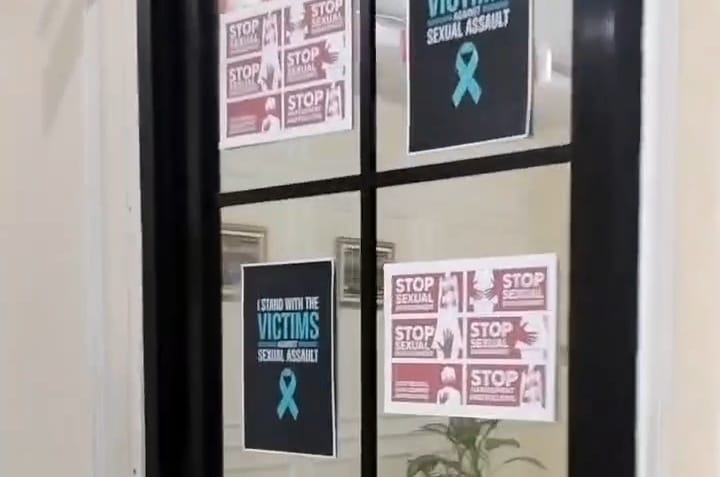Poster bertuliskan "I Stand With The Victims Against Sexual Assault" bermunculan di Kantor Satuan Polisi Pamong Praja (Satpol PP) Kabupaten Tangerang. (fer)