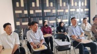 Sejumlah pencari kerja mengikuti proses seleksi rekrutmen BPR Hariarta Sedana di Kantor Disnaker Kota Tangerang, Senin (31/8/2026).