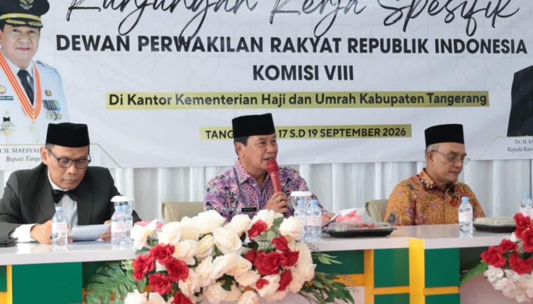 Bupati Tangerang Moch. Maesyal Rasyid (kiri), saat menerima kunjungan Komisi VIII DPR RI ke Kantor Kemenag Kabupaten Tangerang. (fer)
