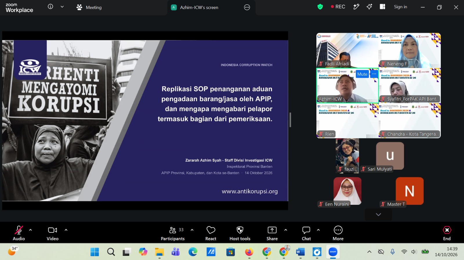Staf Divisi Investigasi Indonesia Corruption Watch (ICW), Zararah Azhim Syah, memaparkan materi tentang penguatan SOP penanganan pengaduan pengadaan barang dan jasa pemerintah dalam kegiatan Road to Hakordia 2026 dan HUT ke-26 Provinsi Banten, Rabu (14/10/2026).