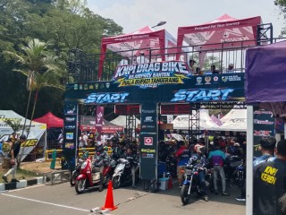 Bergemuruh! Ribuan Penonton Padati KNPI Drag Bike Piala Bupati Tangerang