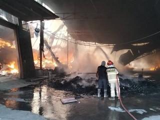 Kebakaran Hanguskan 9 Gudang di Jatiuwung, BPBD Kerahkan 60 Personel dan 16 Armada