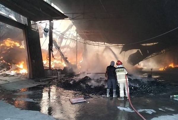 Kebakaran Hanguskan 9 Gudang di Jatiuwung, BPBD Kerahkan 60 Personel dan 16 Armada