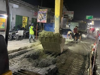 Rekonstruksi Beton Jalan Pasarkemis Rajeg Dibongkar Ulang karena Tak Sesuai Spesifikasi Teknis