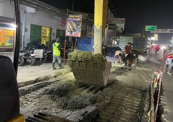Rekonstruksi Beton Jalan Pasarkemis Rajeg Dibongkar Ulang karena Tak Sesuai Spesifikasi Teknis
